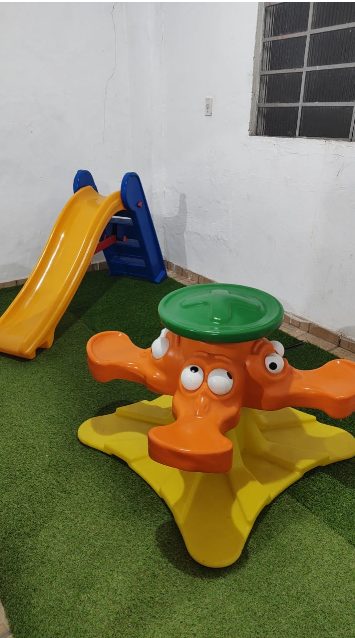Playground infantil coberto